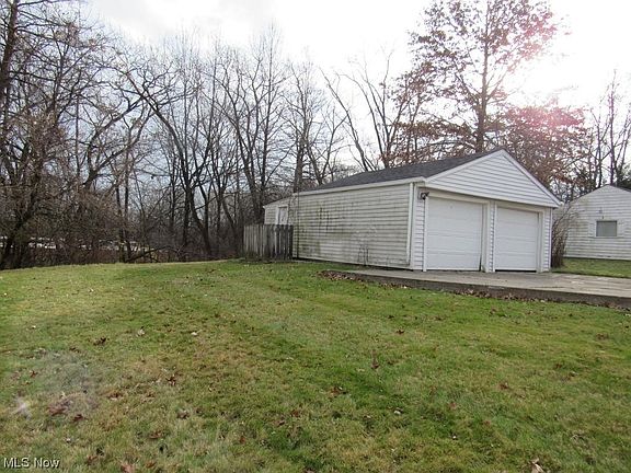 3rd image of 4595 E 104th St