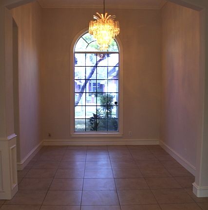 5th image of 2709 Thomas Ln