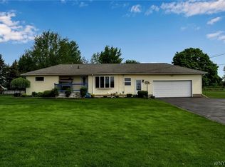 4097 Saunders Settlement Rd, Sanborn, NY 14132