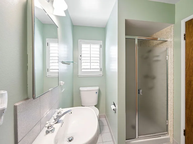 1911 Chateau Ct — Photo 13