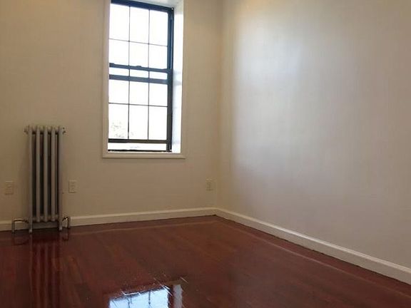 5th image of 240 Vernon Ave APT 3