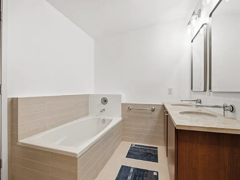 111 N 12th St #1707 — Photo 22