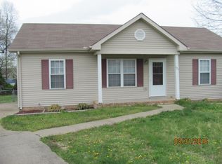 425 Saxon Dr, Clarksville, TN 37042