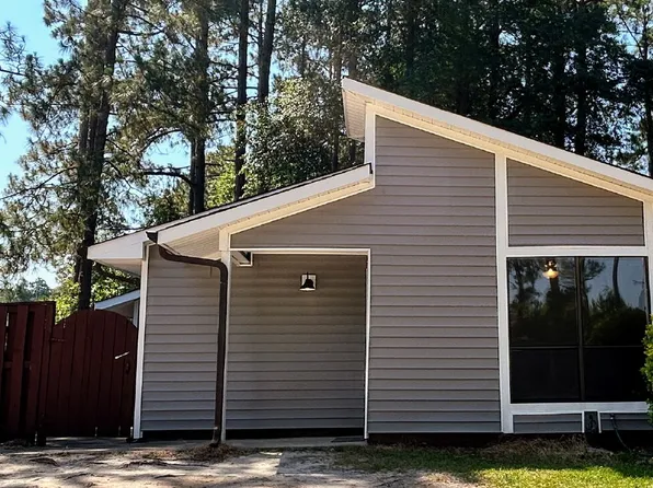633 Mosswood Ln, Fayetteville, NC 28311