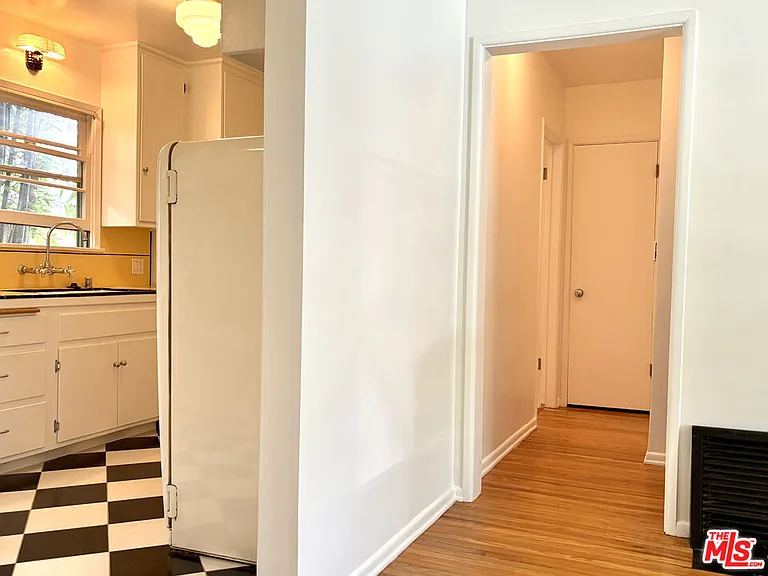 1325 Washington Ave #B — Photo 5