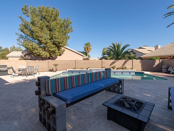 3rd image of 1511 E Sunrise Way