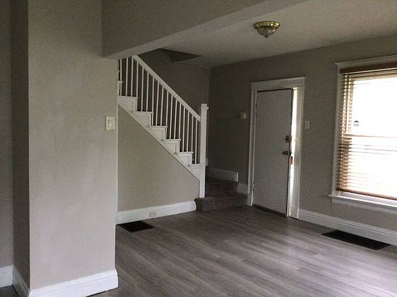 5th image of 102 N Marguerite Ave