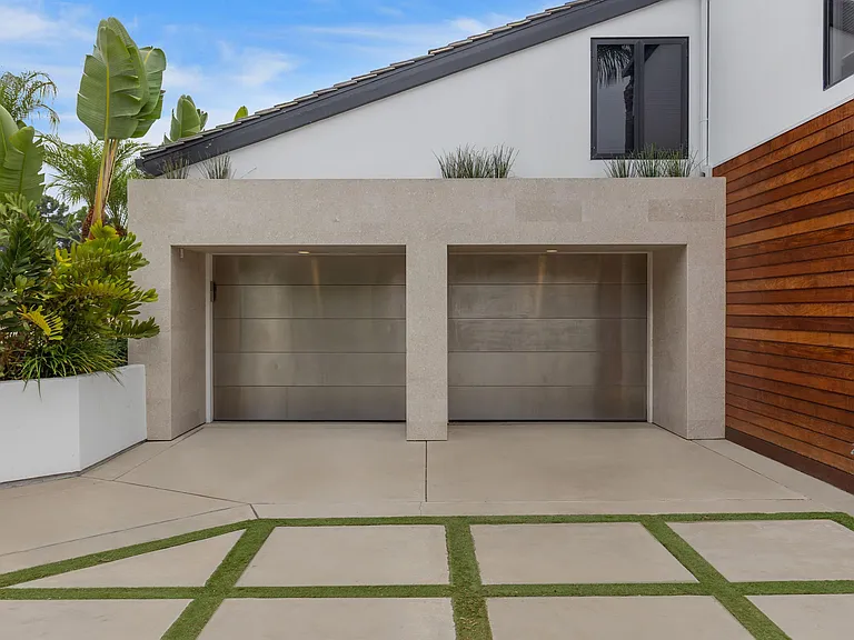 715 Bayside Dr — Photo 4