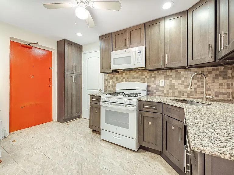 698 Fairview Ave — Photo 4