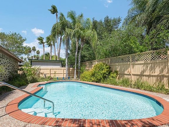 5th image of 2702 Jacaranda Dr