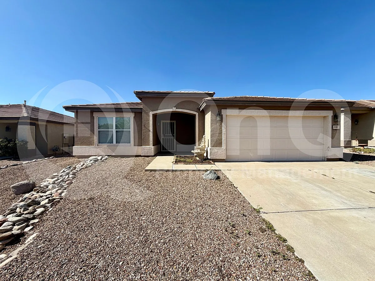 5 bed, 2.0 bath, 1990 sqft, $2,199 — Photo 2