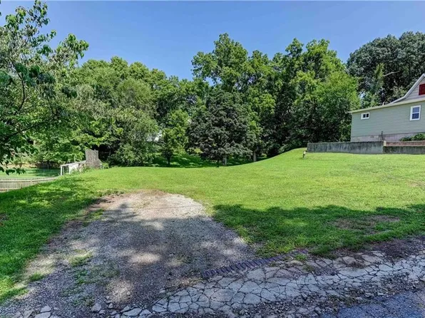 717 Rock St, Weston, MO 64098