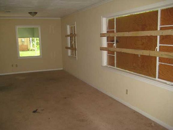 3rd image of 4020 Oaklawn Dr