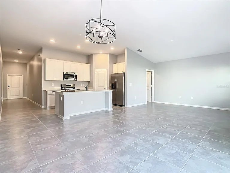 1033 Holden Way — Photo 4
