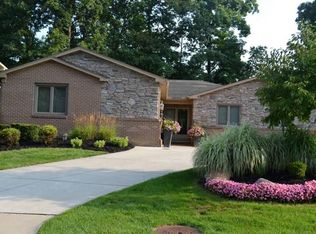 2199 Hickory Leaf Dr, Rochester Hills, MI 48309