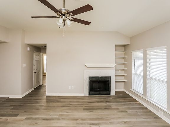3rd image of 661 Honeysuckle Ln