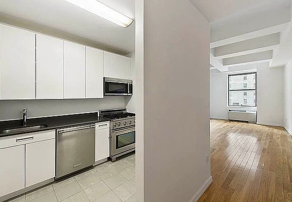 3rd image of 99 John St APT 2111