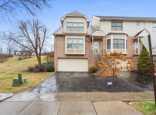 100 Woodcrest Dr, Coraopolis, PA
