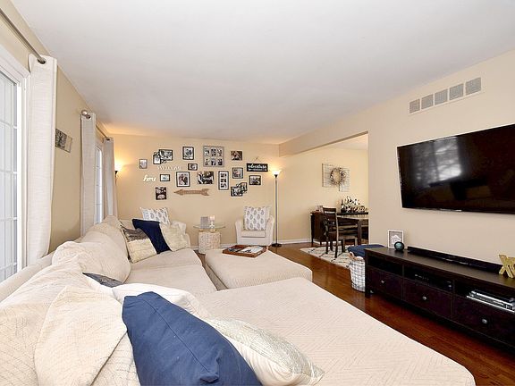 3rd image of 425 Blackburn Ave