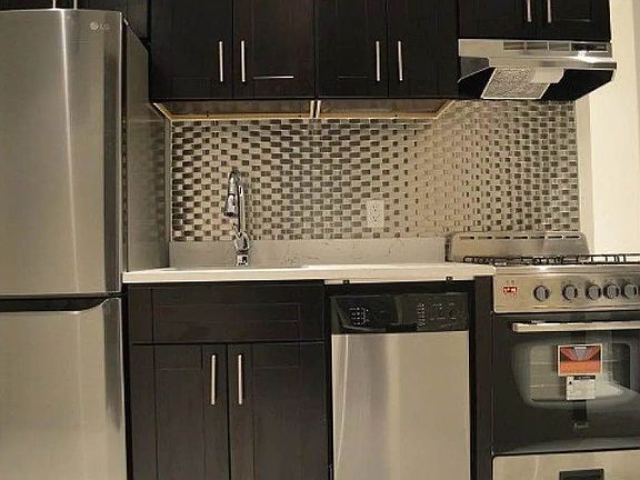 2nd image of 940 Columbus Ave #3W