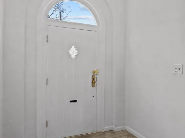 14 Van Corlear Place image 2 of 7