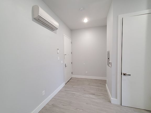 4th image of 1019 W Side Ave #25E