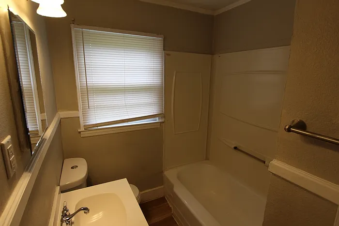 2215 Rosewood Dr — Photo 9