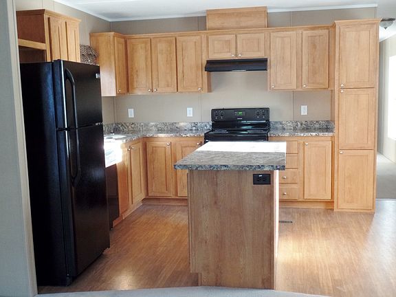 3rd image of 377 Bayhead Dr