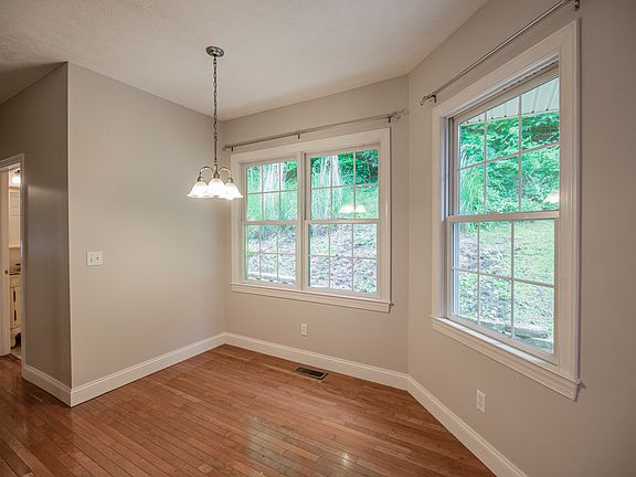 4th image of 143 Thistledown Ln