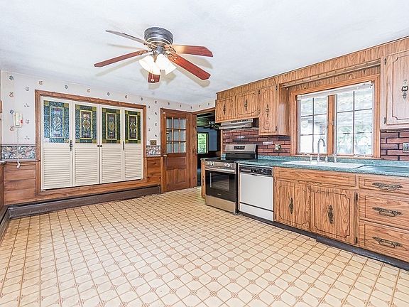 2nd image of 16 Westmont Cir
