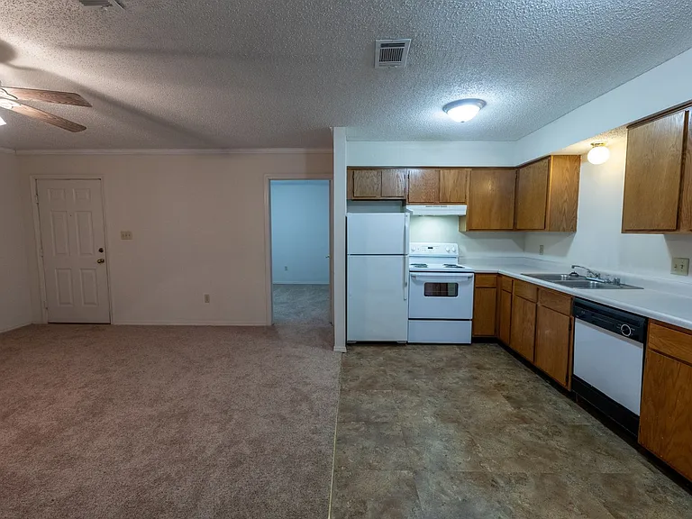 Marina Apartments — Photo 18