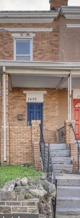 2nd image of 2429 Washington Blvd