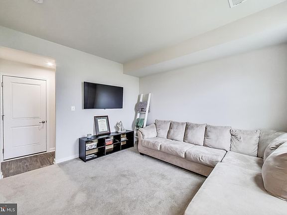 2nd image of 5125 Penn St