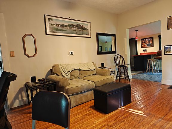 4th image of 633 New York St