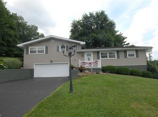 1050 Schlaegel Dr, Zanesville, OH 43701