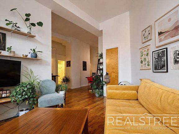 3rd image of 93 Underhill Ave APT 1A