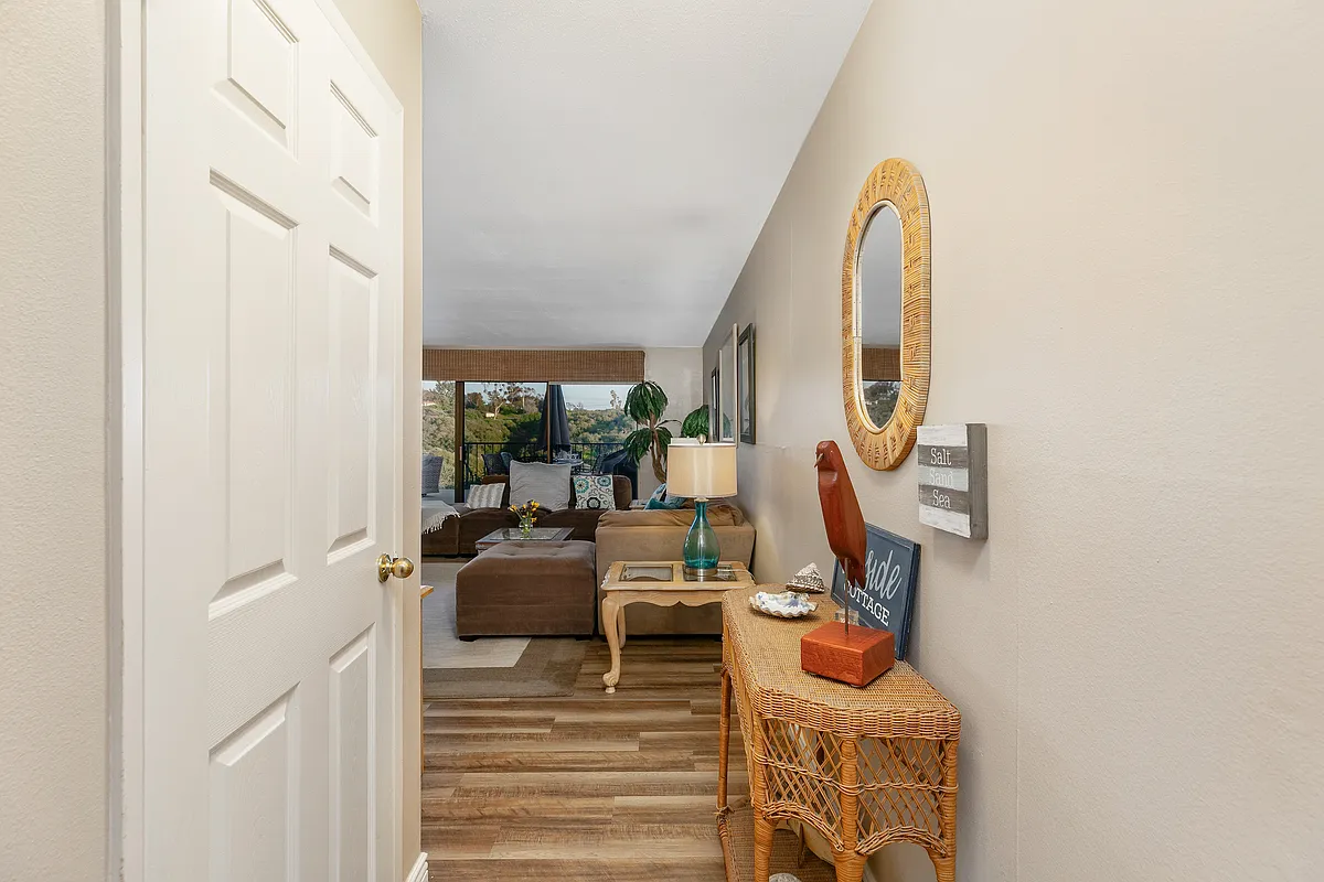 2 bed, 1200 sqft, $4,800 — Photo 3