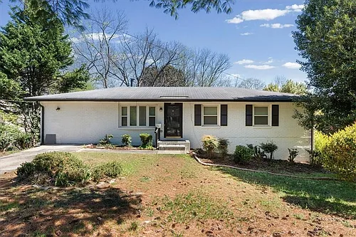 2815 Carolyn Dr SE Photo 1