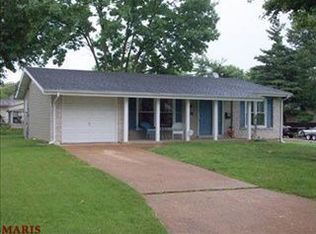 903 Lamplight Ln, Hazelwood, MO 63042