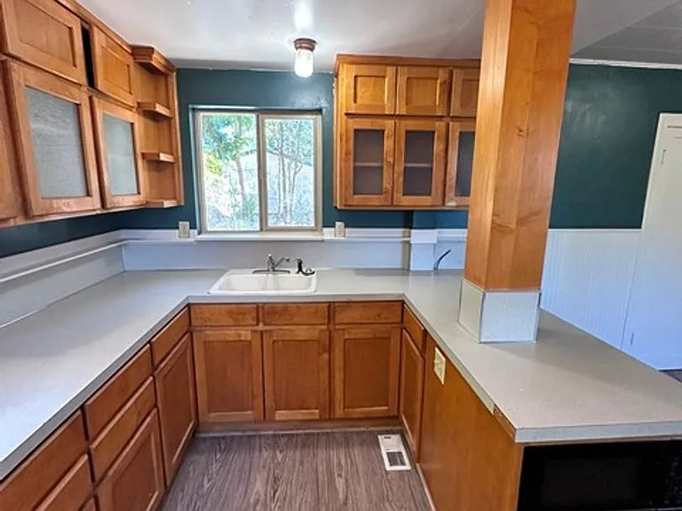 329 S Rogers St — Photo 9