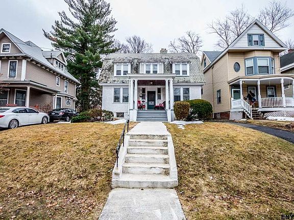 3rd image of 107 N Pine Ave