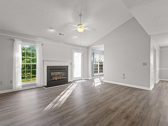 4th image of 110 Stonington Way