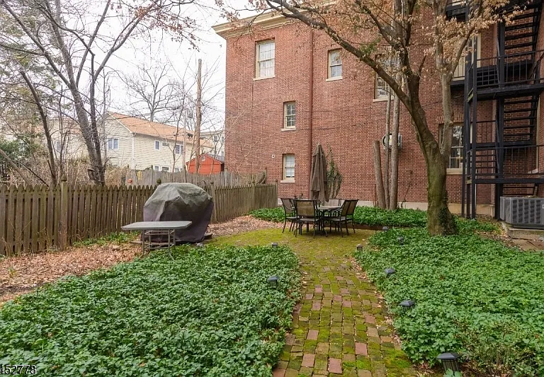 11 Montague Pl #2 — Photo 21