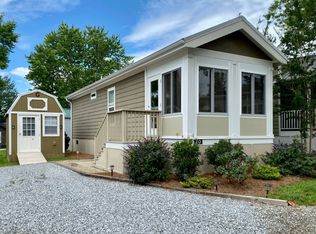 20 Two Swans Ln, Flat Rock, NC 28731