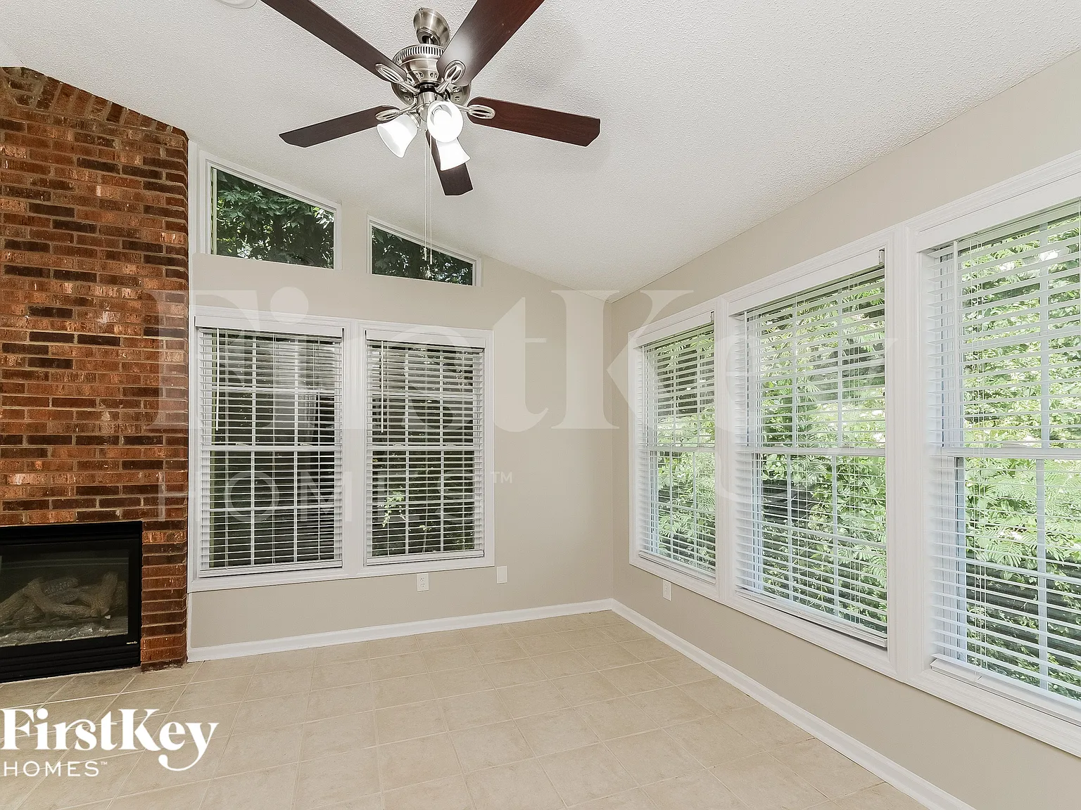 3 bed, 2.0 bath, 1611 sqft, $2,025 — Photo 3