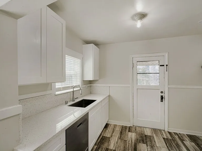 153 18th Ave — Photo 4
