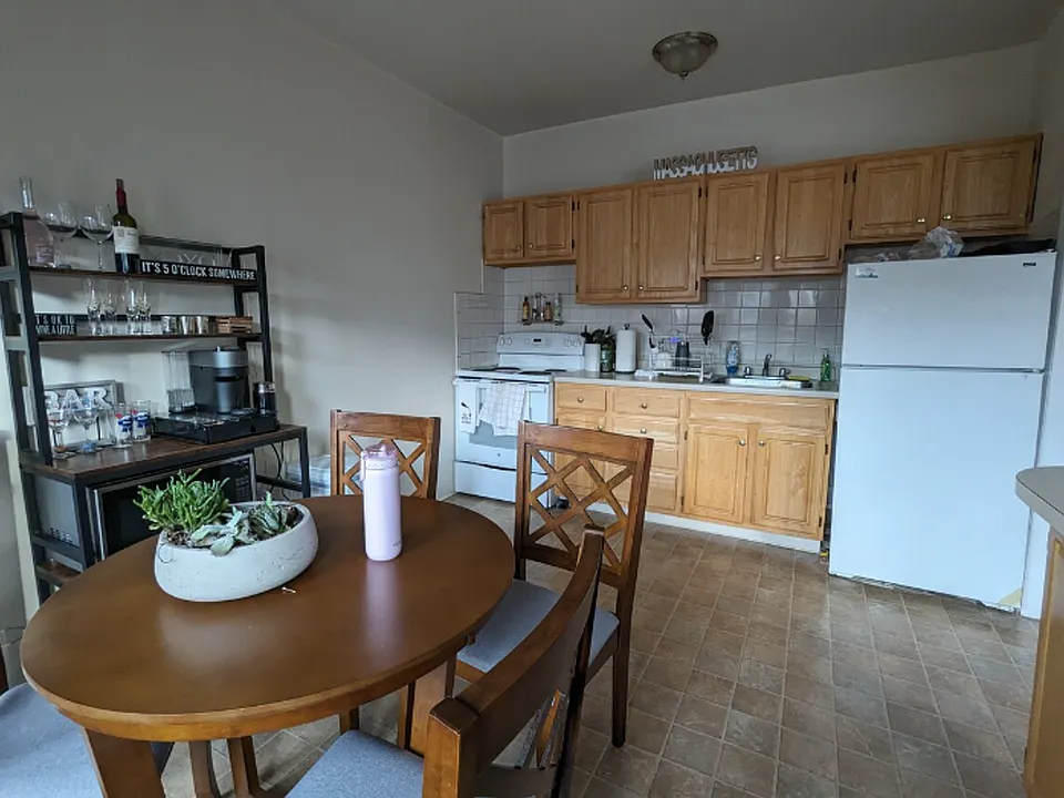 1129A Commonwealth Ave #352
