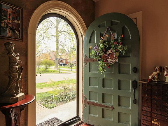 I82A2395frontdoor