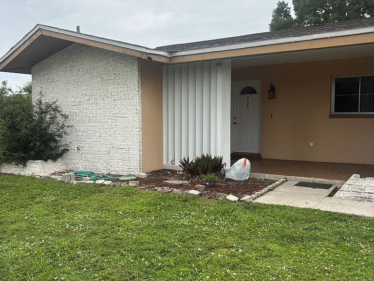 4703 SE 5th Pl — Photo 7