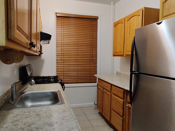 3rd image of 2524 99th St #2